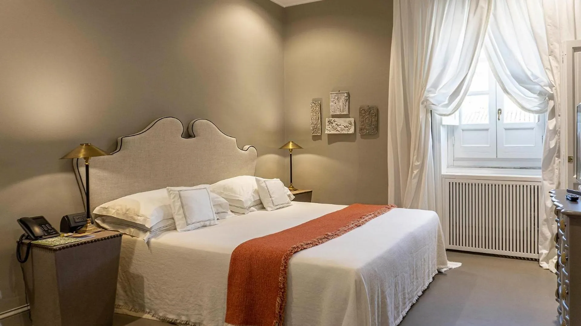 Seven Rooms Villadorata Noto 3*,